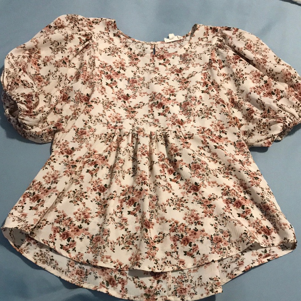 BNWOT~ Floral Puff Sleeve Babydoll Top - Cream and Pink